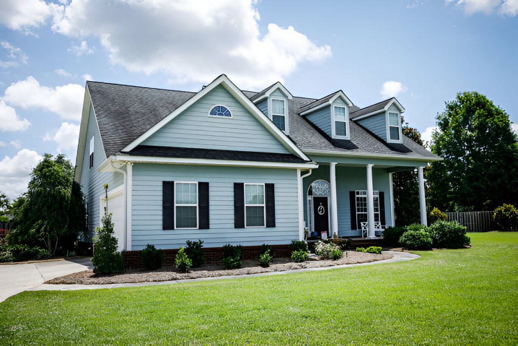 house with siding, Siding replacement in Des plaines